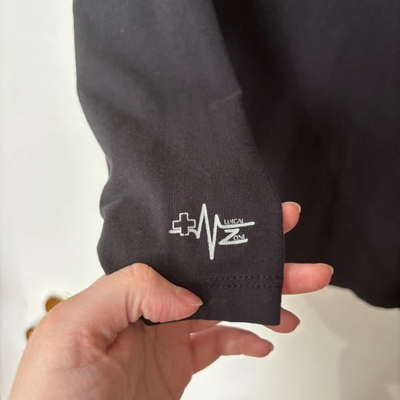 🎉4/30$🎉 Medical Zone Black Long Sleeve Tee - Size L - Picture 4 of 5